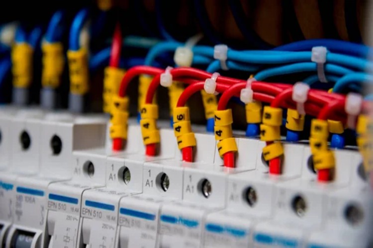 Huile de transformateur, fluide diélectrique du transformateur, huile de transformateur à base de cycloalkane Huile de transformateur, fluide diélectrique du transformateur, huile de transformateur à base de cycloalkane